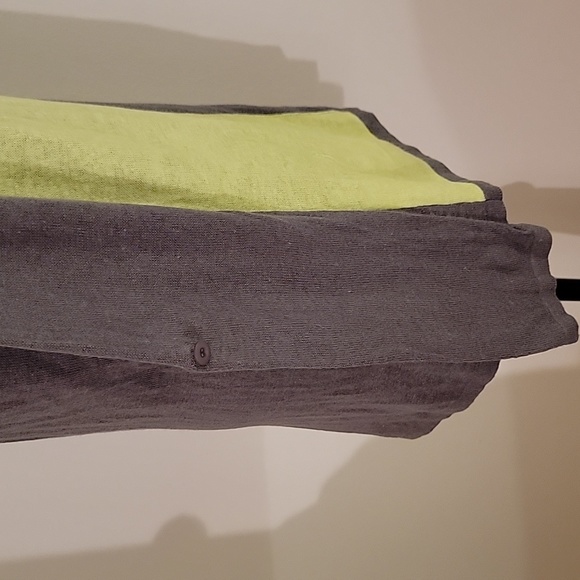 Horny Toad Pullover Sweater Medium in  gray and chatreuse, a linen/cotton blend - Picture 7 of 8